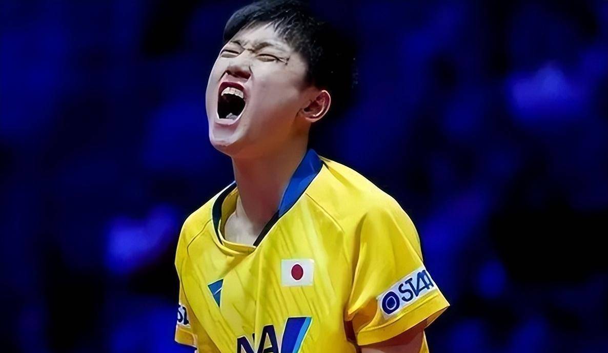 韩国小将3-2逆转樊振东后，挑战马龙上场，网友：飘了！