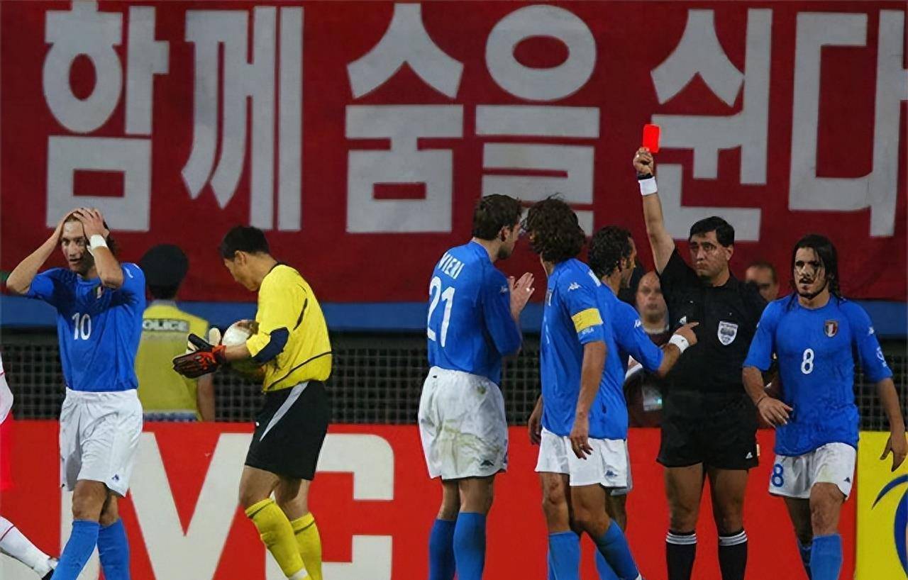 韩国连自己人都坑！最新消息安排2002年韩国足球队再次对阵意大利，惹恼了韩国